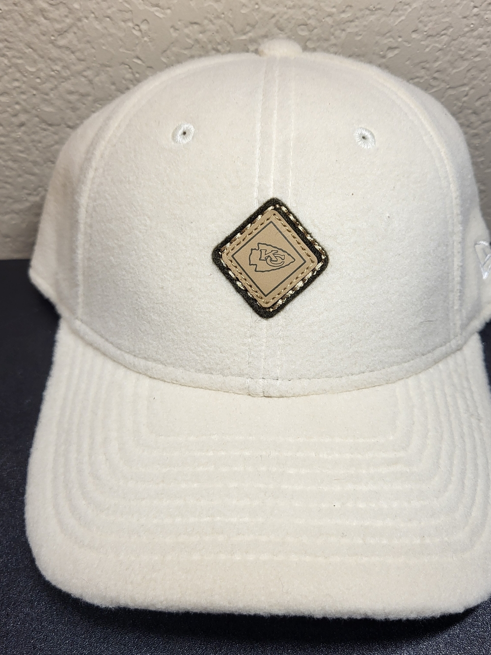 *NEW*Women's New Era NFL Kansas City Chiefs 9Forty Adjustable Hat Cream Fuzzy